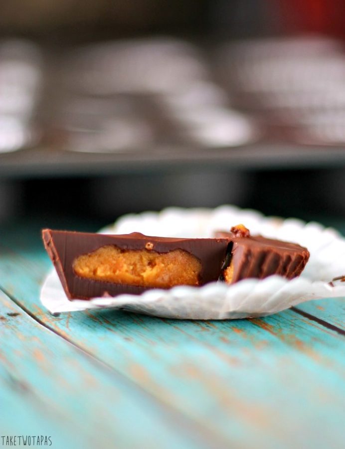 Skip the store-bought candy and make your own Dark Chocolate Peanut Butter cups. These have a nice crunch in the filling with toasted hemp seeds! Dark Chocolate Peanut Butter Cups Recipe | Take Two Tapas