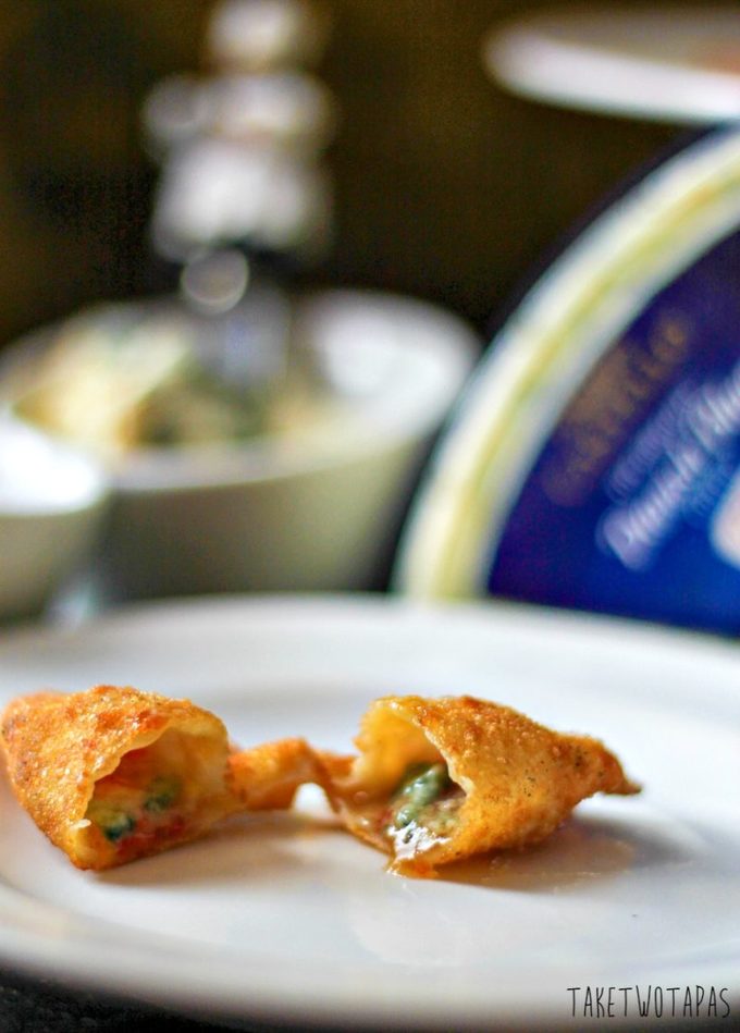Spicy Pear and Creamy Blue Cheese come together in these tiny won ton wrapper purses for the perfect bite. The spicy pear pepper jelly pairs well with the creamy blue cheese and the crunch of the pecans and won ton wrappers. Spicy Pear and Blue Cheese Purses | Take Two Tapas