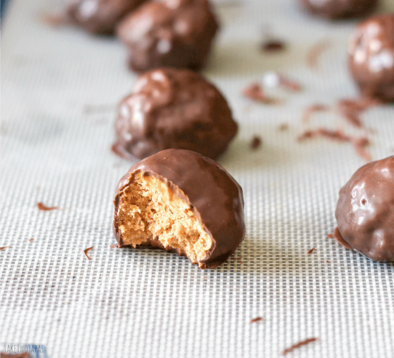 These two-bite Star Crunch Truffles bring your childhood back! Recipe for Homemade Star Crunch Truffle Balls Recipe | Take Two Tapas | #StarCrunch #Truffles #Dessert #LittleDebbie #Snack #Homemade #CopyCat