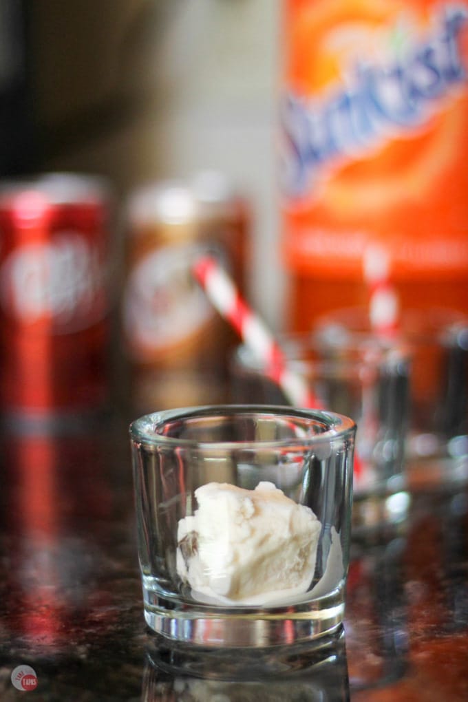 Make fun memories this summer with family, friends, and dessert ice cream float shooters! #SummerofFloats #AD Dessert Ice Cream Float Shooters | Take Two Tapas