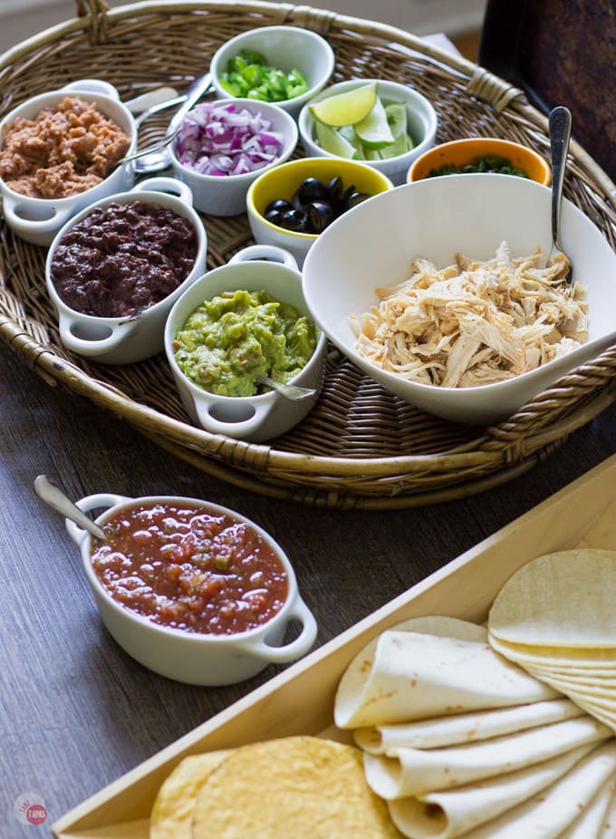 Put together this simple taco bar, with the help of Good Foods, for when your spouse decides to invite a group over to watch the big game and you have less than 30 minutes! #ShareTheGoodness with Good Foods Game Day