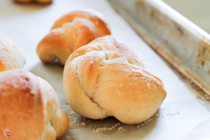 These 5 ingredient garlic knots are super easy to make! | Take Two Tapas | #Garlic #Knots #GarlicKnots #bread