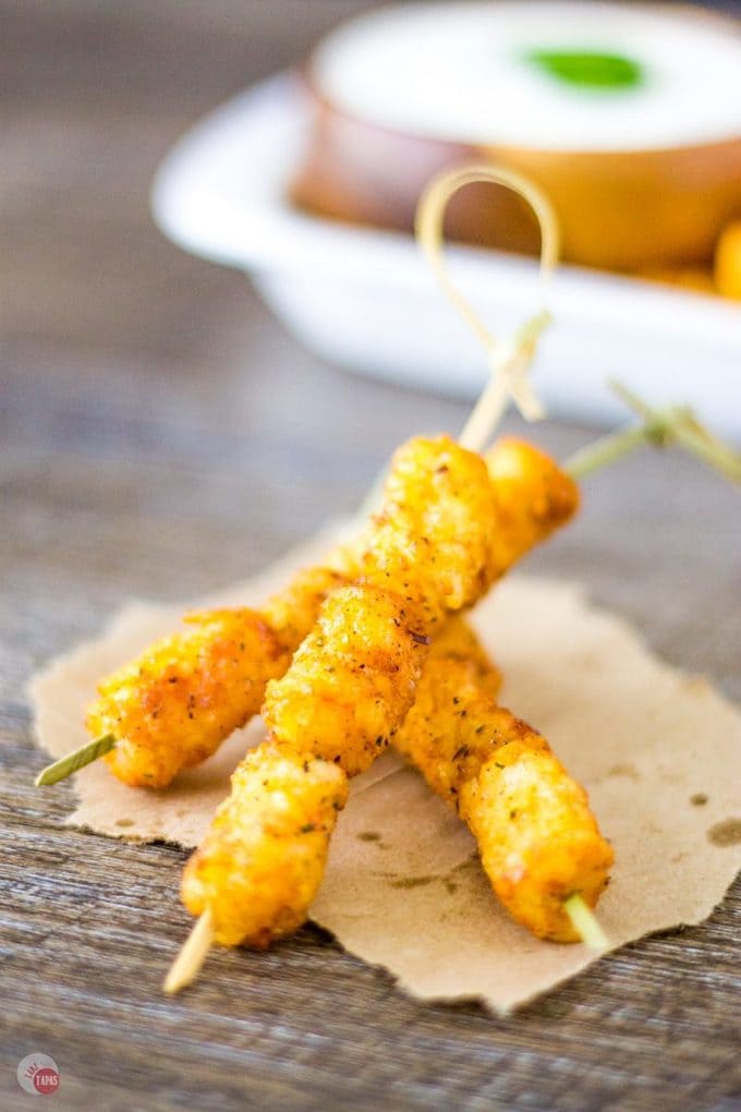 Warm and spicy steakhouse tater tots have the right amount of kick with my homemade steak seasoning. Take them for a cool dip in jalapeno ranch for an awesome snack! Perfect for the big game or any tater tot craving! Steakhouse Tater Tots with Jalapeno Ranch Dip | Take Two Tapas