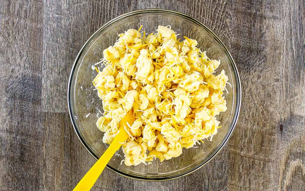 macarrones con queso en un bol