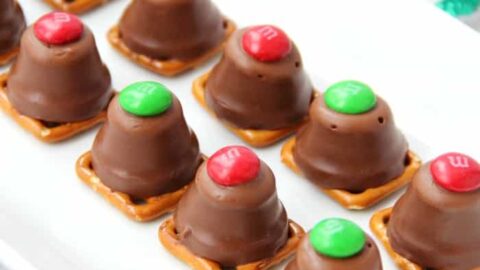 Pretzel Hershey Kisses (Pretzel gifts for holiday) - CurryTrail