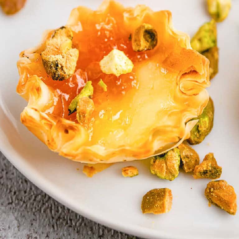 apricot pistachio brie bites