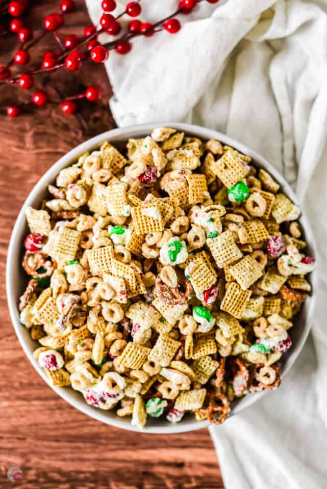 Christmas Chex Mix (Easy Edible Gift!)