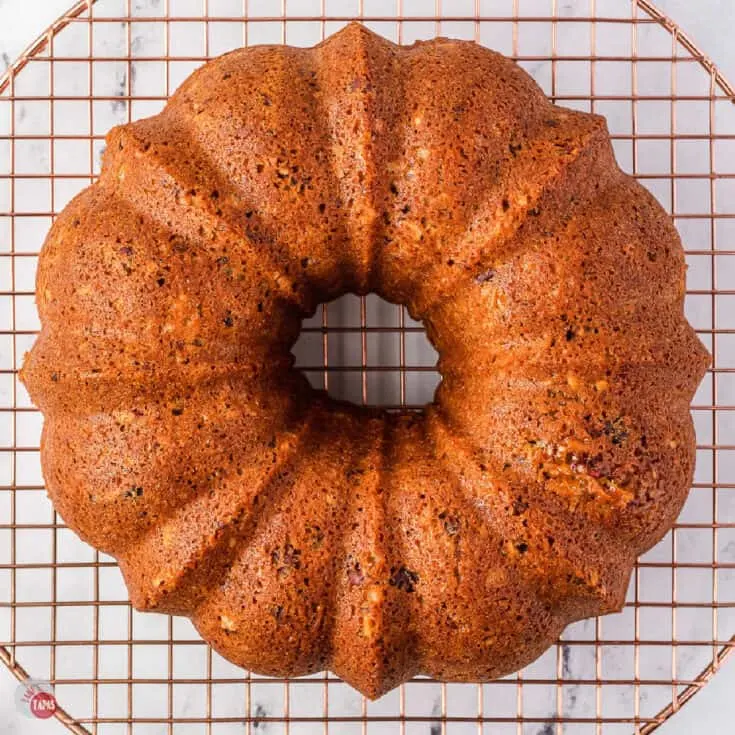 The Can Hack That Transforms A Cake Pan Into A Bundt Pan