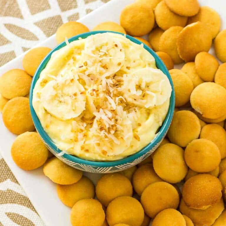 overhead view of banana dip surrounded by vanilla wafers